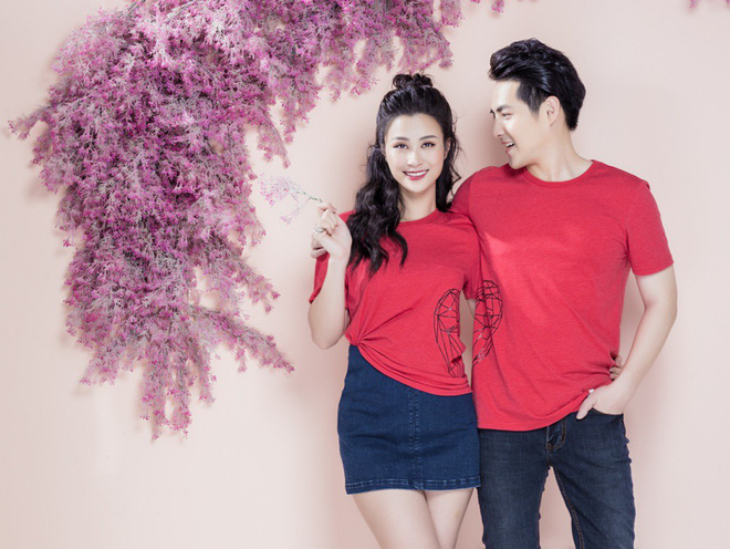 Đông Nhi - Ông Cao Thắng tình tứ diện đồ đôi kỷ niệm 9 năm yêu nhau